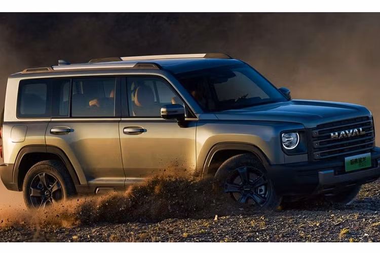 Mức giá xe Haval Raptor 2024 bắt đầu từ 160.000 đến 190.000 nhân dân tệ (tương đương 528 - 627 triệu đồng). Được biết, Haval Raptor đã có hơn 10.000 đơn đặt hàng trong vòng 10 ngày đầu tiên kể từ khi mở bán, điều này đã khiến thương hiệu Trung Quốc đã khai trương đại lý đầu tiên ở Việt Nam quyết định ra mắt sớm dòng xe này.