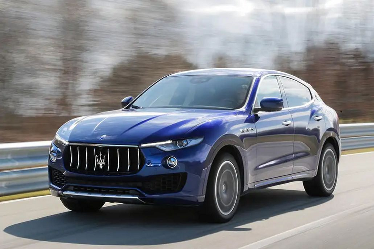 Nhưng dự kiến, Maserati Levante Folgore thế hệ thứ hai sẽ có nhiều mức công suất đầu ra khác nhau, và có trang bị tiêu chuẩn là hệ dẫn động 4 bánh. Biến thể mạnh mẽ nhất rất có thể sẽ được trang bị tới 3 mô-tơ điện giống như mẫu GranTurismo Folgore mới, cho công suất 751 mã lực đầy ấn tượng và mô-men xoắn 1.350Nm.