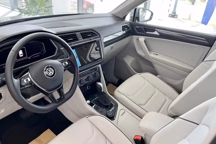 Sau khuyến mãi, giá xe Tiguan Allspace phiên bản Elegance chỉ còn khoảng 1,4 tỷ đồng và bản cao cấp Luxury S là 1,6 tỷ đồng.