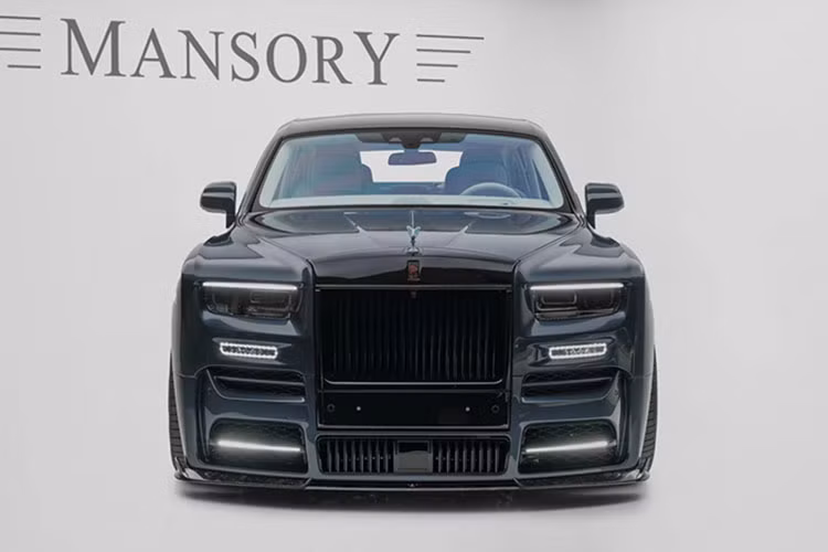 Hãng độ tới từ Đức Mansory là cái tên đã không còn quá xa lạ đối với giới mê xe trên khắp thế giới. Mới đây, công ty này lại một lần nữa thu hút sự chú ý của giới hâm mộ khi tung ra một bản độ mới dựa trên dòng xe sedan Rolls-Royce Phantom siêu sang.
