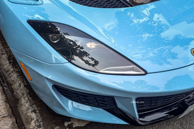 Lotus Evora GT là phiên bản hiệu năng cao dành riêng cho thị trường Bắc Mỹ. Cung cấp sức mạnh cho xe là khối động cơ V6 dung tích 3.5 lít siêu nạp được nâng cấp với công suất cực đại 416 mã lực. Mô-men xoắn cực đại của xe đạt 430 Nm khi khách hàng lựa chọn hộp số sàn 6 cấp và 450 Nm khi khách hàng chọn hộp số tự động 6 cấp.