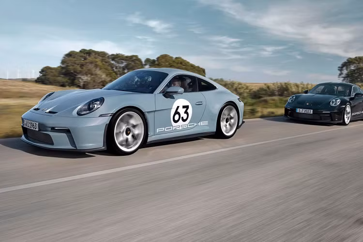 Vào tháng 8 năm 2022, General Motors tuyên bố sẽ vô hiệu hóa mọi bảo hành đối với những chiếc siêu xe thể thao Chevrolet Corvette Z06 được bán lại trong vòng 12 tháng kể từ khi được bàn giao. Đồng thời cung cấp cho những chủ sở hữu đã giữ siêu xe của hãng trong hơn một năm những ưu đãi trị giá lên tới 5.000 USD.