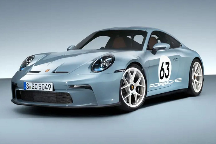 Mẫu xe đầu tiên được áp dụng phương án này là Porsche 911 S/T bản đặc biệt chỉ được sản xuất với số lượng giới hạn 1.963 chiếc trên toàn cầu. Với quy định mới này, những kẻ đầu cơ sẽ gặp khó khi tìm người mua trong khi người dùng chân chính hoàn toàn không bị ảnh hưởng.