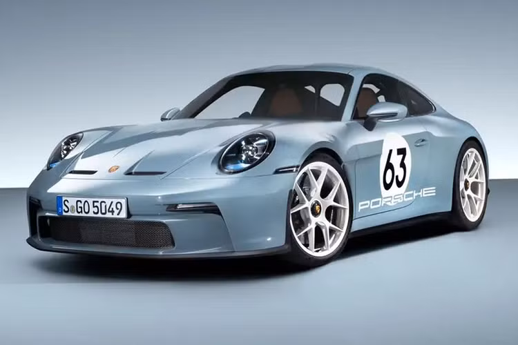 Mẫu xe đầu tiên được áp dụng phương án này là Porsche 911 S/T bản đặc biệt chỉ được sản xuất với số lượng giới hạn 1.963 chiếc trên toàn cầu. Với quy định mới này, những kẻ đầu cơ sẽ gặp khó khi tìm người mua trong khi người dùng chân chính hoàn toàn không bị ảnh hưởng.