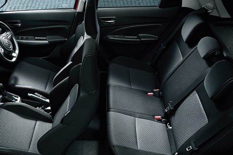 Được biết, ở Nhật Bản, nhiều người dùng vẫn có thói quen sử dụng đầu đĩa. Thậm chí, đại lý Toyota ở Nhật Bản đã phải lắp thêm trang bị này cho dòng xe Yaris vì nhiều khách hàng yêu cầu. Hiện hãng Suzuki chưa công bố thông tin cụ thể về Swift thế hệ thứ 5. Tuy nhiên, mẫu xe này được dự đoán sẽ gần như giữ nguyên kích thước so với thế hệ cũ.