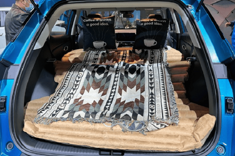 Nội thất của Trumpchi GS3 Shadow Speed mới áp dụng thiết kế màn hình kép, kích thước 12,3 inch, hàng ghế sau có thể dễ dàng gập xuống để tăng không gian cho khoang hành lý. Nhìn chung, ngoại thất và nội thất xe Trumpchi GS3 Shadow Speed có cách phối màu tổng thể tốt và cấu hình đầy đủ.