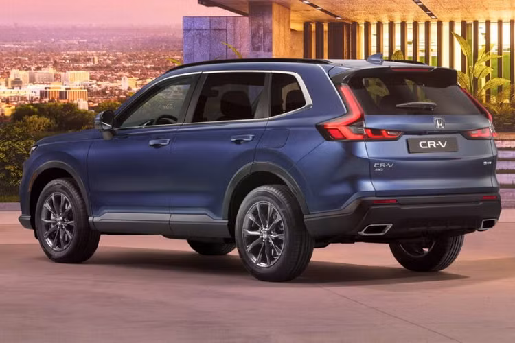 Khác biệt lớn nhất giữa 2 phiên bản e:HEV và e:PHEV của Honda CR-V 2023 chính là động cơ. Cả hai hệ truyền động hybrid và plug-in hybrid của xe đều bao gồm máy xăng Atkinson Cycle 4 xi-lanh, hút khí tự nhiên, dung tích 2.0L.