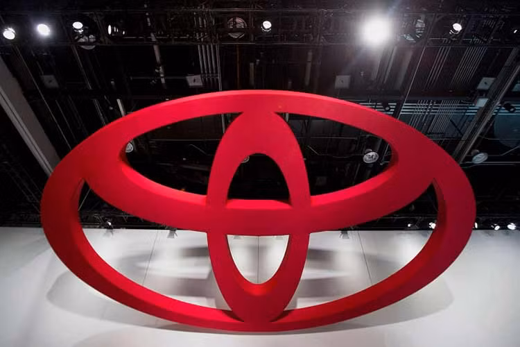 Toyota vuot Mercedes-Benz va BMW la thuong hieu oto gia tri nhat the gioi