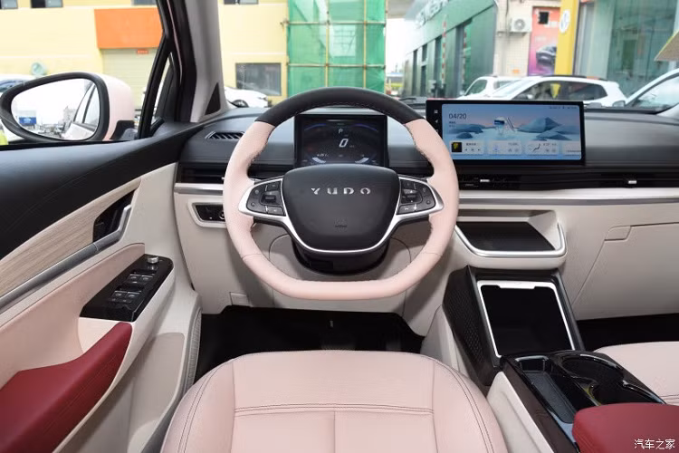 Ỏ hệ truyền động của xe, Yudo Yunto sử dụng động cơ điện có công suất 95 mã lực và mô-men xoắn 165 Nm, cho tốc độ tối đa 130 km/h và thời gian tăng tốc 0-50 km/h chỉ trong 4,2 giây. Yudo cung cấp hai tùy chọn pin là 32 kWh cho phạm vi di chuyển của xe 320 km theo chu trình CLTC, nếu khách hàng chọn pin 41,7 kWh, xe của bạn sẽ có phạm vi hoạt động lên đến 415 km trong 1 lần sạc đầy. Xe dẫn động cầu trước.