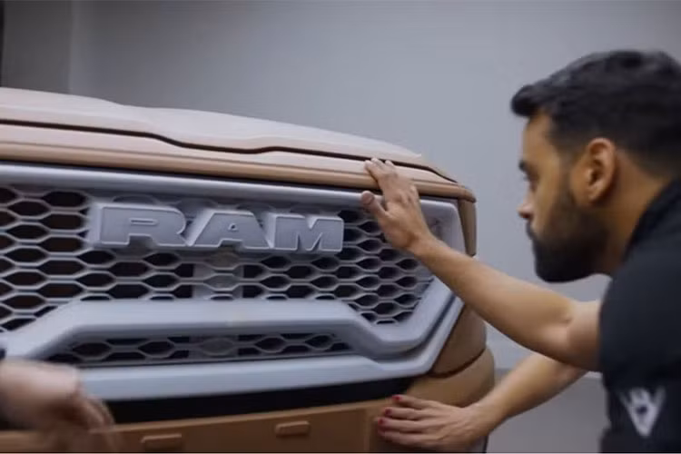 Theo hãng Ram, Rampage là cái tên mang tính lịch sử với thương hiệu này. Trước đây, trong giai đoạn từ năm 1982 - 1984, thương hiệu Dodge cùng tập đoàn với Ram đã từng dùng cái tên này cho một mẫu xe bán tải cỡ nhỏ 2 cửa với khung gầm liền khối.