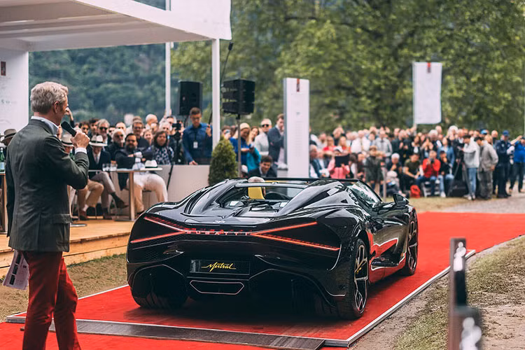 Cung cấp sức mạnh cho Bugatti Mistral là khối động cơ W16 (với 2 động cơ V8 xếp thành hình chữ W), dung tích 8.0 lít, 4 bộ tăng áp, sản sinh công suất lên tới 1.577 mã lực.