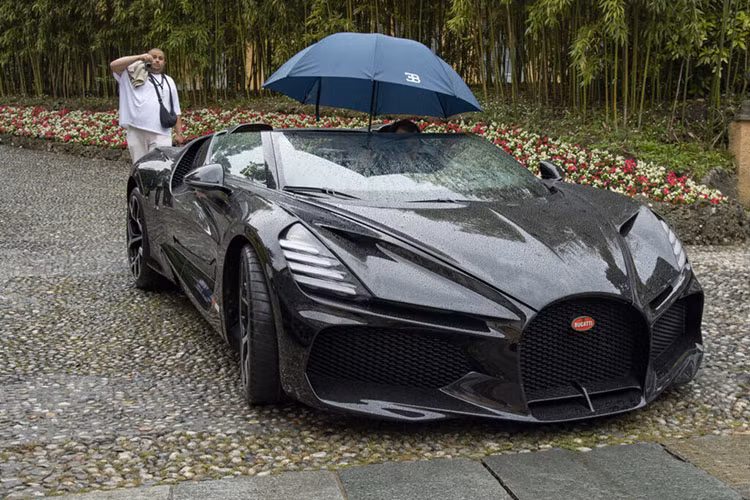 Tai xe lai Bugatti Mistral Roadster hon 125 ty dong phai cam o che mua