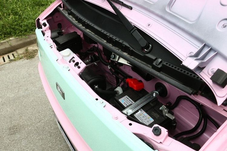 Về sức mạnh, Chengshi 01 2023 được trang bị động cơ điện đặt phía sau có công suất tối đa 20 mã lực và mô-men xoắn cực đại 90 Nm. Xe được trang bị pin lithium iron phosphate có công suất 10,36 kWh, phạm vi di chuyển của xe lên đến 120km.