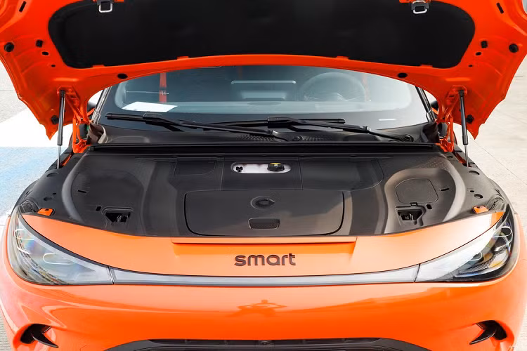 Về phần sức mạnh, 3 phiên bản thường của Smart #3 sẽ được trang bị một động cơ điện duy nhất với công suất tối đa lên đến 268 mã lực, trong khi đó, Smart #3 phiên bản Brabus sẽ được trang bị động cơ kép với công suất tối đa 422 mã lực.