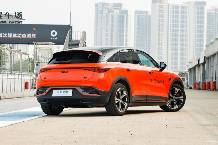 Như vậy, mức giá của Smart #3 tại châu Âu đắt gần gấp đôi tại Trung Quốc, đó còn chưa kể đến việc khách hàng mua xe Smart #3 tại đất nước đông dân nhất thế giới này trước ngày 30 tháng 9, còn có thể được hưởng lợi ích trị giá 30.000 nhân dân tệ, tương đương 96,8 triệu đồng.