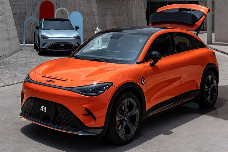 Phạm vi hành trình của các phiên bản xe Smart #3 cũng sẽ thay đổi tùy theo cấu hình, nhưng cơ bản là sẽ cung cấp ra ba tùy chọn cho quãng đường di chuyển sau 1 lần sạc đầy pin là 520 km, 550 km và 580 km, cao hơn nhiều so với công bố của hãng trước khi xe ra mắt