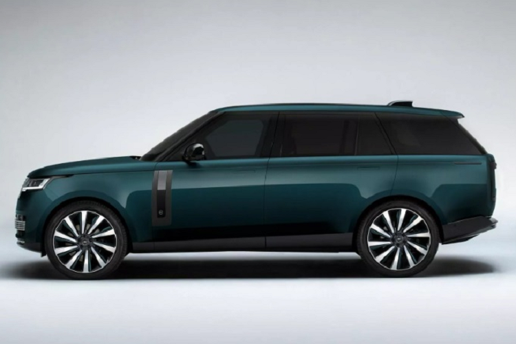 Phiên bản Range Rover 2024 nâng cấp được cập nhật nhiều trang bị mới và cải tiến hệ thống động cơ. Trong khi đó, ngoại hình của mẫu SUV Anh Quốc này không có nhiều sự thay đổi.