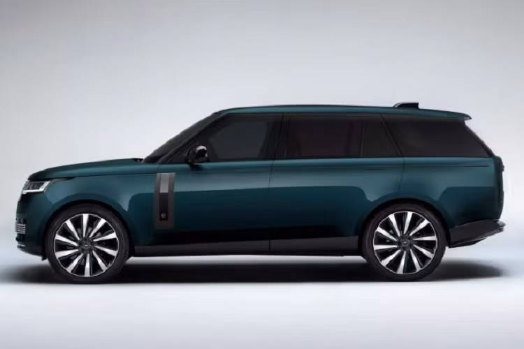 Phiên bản Range Rover 2024 nâng cấp được cập nhật nhiều trang bị mới và cải tiến hệ thống động cơ. Trong khi đó, ngoại hình của mẫu SUV Anh Quốc này không có nhiều sự thay đổi.