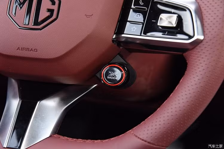 Theo một số nguồn tin, MG7 sẽ được phân phối ở nước ta với đủ 2 cấu hình động cơ như thị trường Trung Quốc. Thứ nhất là động cơ xăng tăng áp 4 xy-lanh, dung tích 2.0L cho đầu ra công suất 261 mã lực và mô-men xoắn 405 Nm, đi kèm hộp số sàn 9 cấp.