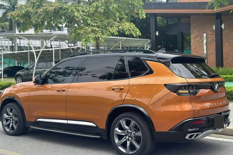 Điểm thu hút khách hàng của VinFast President là khối động cơ V8, dung tích 6.2L, hút khí tự nhiên có công suất lên đến 420 mã lực và mô-men xoắn 624 Nm, kết hợp với hộp số tự động 8 cấp và hệ dẫn động 4 bánh toàn thời gian. Với động cơ này, xe có khả năng tăng tốc từ 0 - 100 km/giờ trong 6,8 giây, trước khi đạt vận tốc tối đa đạt 300 km/h.