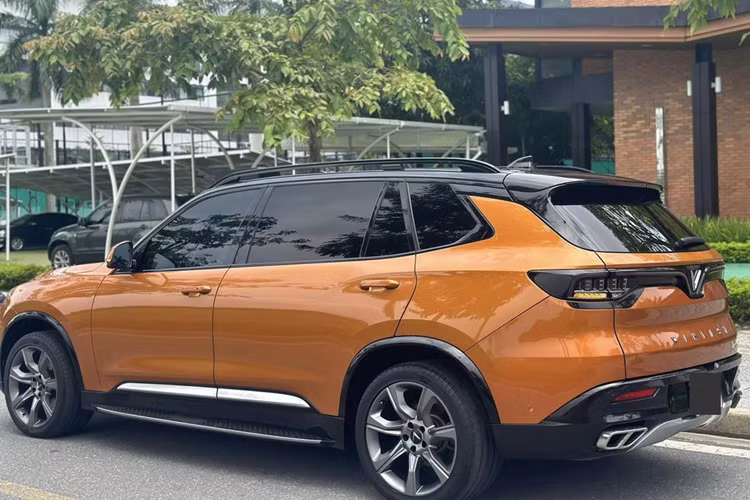 Điểm thu hút khách hàng của VinFast President là khối động cơ V8, dung tích 6.2L, hút khí tự nhiên có công suất lên đến 420 mã lực và mô-men xoắn 624 Nm, kết hợp với hộp số tự động 8 cấp và hệ dẫn động 4 bánh toàn thời gian. Với động cơ này, xe có khả năng tăng tốc từ 0 - 100 km/giờ trong 6,8 giây, trước khi đạt vận tốc tối đa đạt 300 km/h.