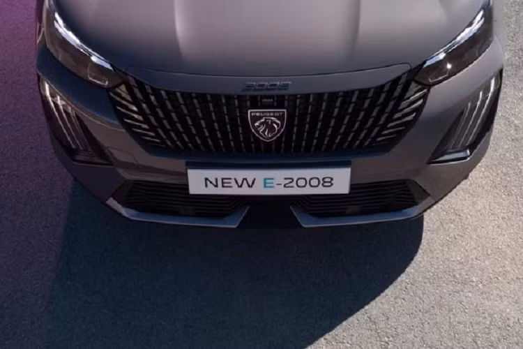 Trên các phiên bản động cơ đốt trong, Peugeot sẽ nâng cấp công nghệ Mild-hybrid 48V cho động cơ 1.2L, có thể hoạt động thuần điện trong 50% quá trình, giúp cắt giảm 15% mức tiêu thụ nhiên liệu.