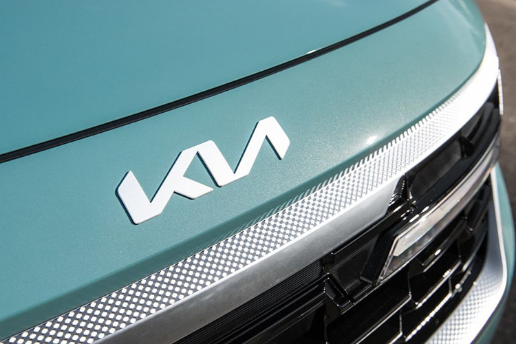 Ngoài động cơ đa dạng, Kia Clavis dự kiến sẽ có cả những tính năng tiện nghi và an toàn tương tự các người anh em cùng thương hiệu. Kia Sonet 2024 mới ra mắt ở thị trường Ấn Độ hiện cũng đã có các tính năng an toàn chủ động như hệ thống hỗ trợ giữ làn đường,...