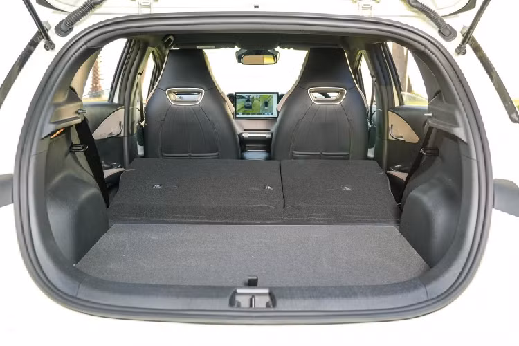 Ở phiên bản Extended Range, xe được trang bị mô-tơ điện mạnh 204 mã lực/310 Nm và pin LFP 60,48 kWh. Quãng đường di chuyển sau khi sạc pin của phiên bản này là 490 km. Phiên bản này hỗ trợ cả sạc chậm AC 7 kWh lẫn sạc nhanh DC 80 kW. Cả hai phiên bản đều có thể trở thành nguồn sạc để nạp điện cho các thiết bị ngoài xe. 