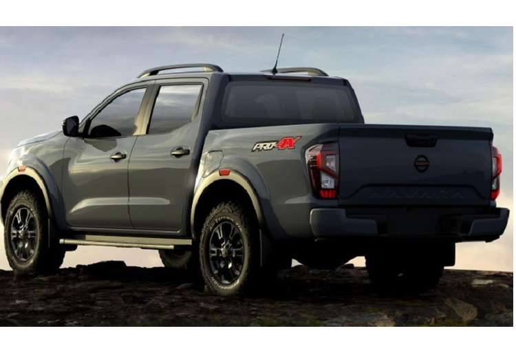 Mở cửa bước vào trong khoang lái, bạn sẽ bị sốc vì mẫu xe bán tải dành riêng cho Trung Quốc bị cắt nhiều trang bị, nặng nề nhất là màn hình giải trí đã bị "thổi bay" trên xe bán tải Rich 6 tiêu chuẩn.