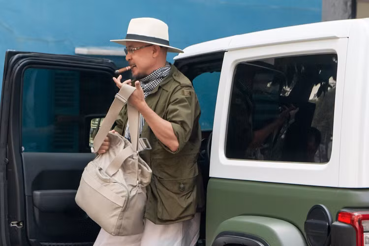 Được biết, “Qua" Vũ thích những mẫu SUV hơn vì nó phù hợp với tính cách của ông. Thế nên mọi người có thể thấy Qua sở hữu rất nhiều mẫu SUV với đủ các thương hiệu khác nhau. Còn những chiếc siêu xe chỉ là để đi cho vui thôi”, ông cho biết.