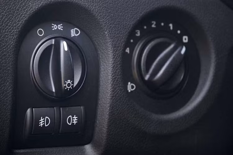 Tiêu chuẩn này đã có từ năm 2009 nên nó vô cùng lỗi thời. Lưu ý rằng, Euro 6 đã được triển khai từ năm 2014, còn Euro 7 sẽ ra mắt vào khoảng năm 2025. Trước đó, khi được sản xuất trở lại trong 2022, Lada Niva chỉ được trang bị động cơ đáp ứng tiêu chuẩn Euro 2, được giới thiệu từ năm 1996.