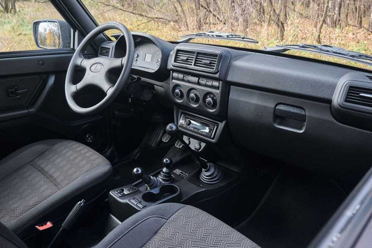 Trở lại vào năm sau, những cập nhật lớn mà AvtoVAZ sắp mang lại cho Lada Niva 2024 là hệ thống chống bó cứng phanh ở cả bản Legend và Travel. Ngoài ra, Lada Niva 2024 cũng nhận được động cơ cập nhật đáp ứng các quy định Euro 5.