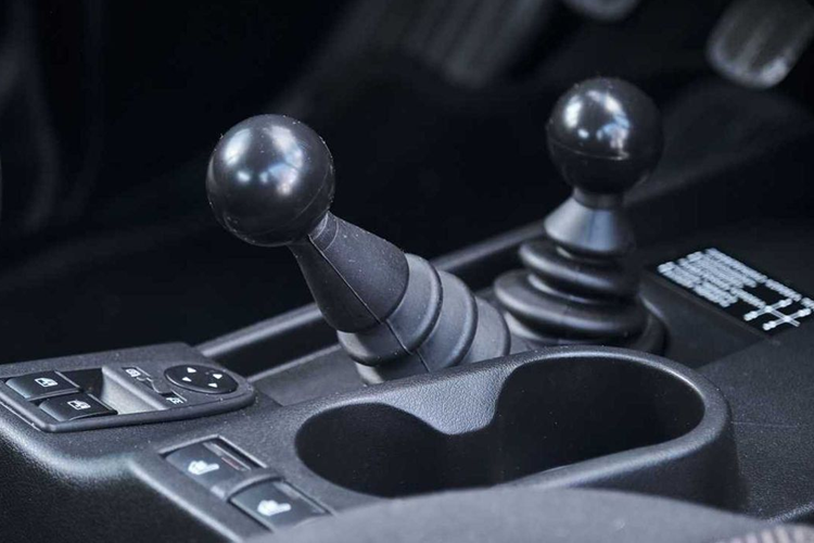 Trên phiên bản cao cấp Travel, xe sẽ nhận được những tiện ích hệ thống điều khiển hành trình (với bộ giới hạn tốc độ), đồng hồ LCD, và vành hợp kim hai tông màu. Theo tạp chí Auto Pro News của Nga, hệ thống cân bằng điện tử sẽ quay lại vào cuối tháng 12.