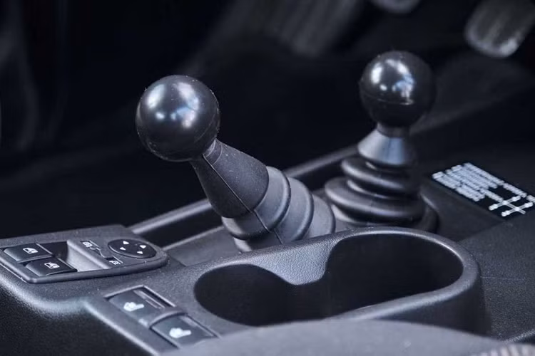 Trên phiên bản cao cấp Travel, xe sẽ nhận được những tiện ích hệ thống điều khiển hành trình (với bộ giới hạn tốc độ), đồng hồ LCD, và vành hợp kim hai tông màu. Theo tạp chí Auto Pro News của Nga, hệ thống cân bằng điện tử sẽ quay lại vào cuối tháng 12.