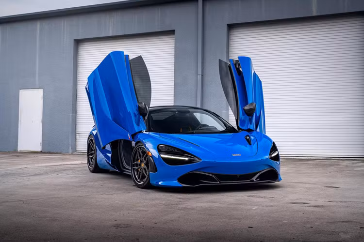 Nếu đã từng trải nghiệm McLaren 720S Spider mui trần, bạn sẽ không mấy ngạc nhiên khi tại sao dòng xe này lại trở nên phổ biến trong những năm gần đây trên toàn thế giới.