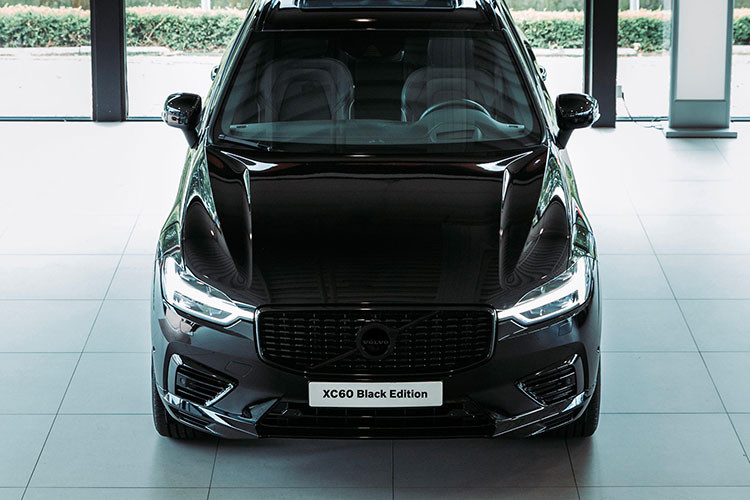 Hãng xe Volvo cho biết, những chiếc XC60 Black Edition đầu tiên sẽ được bàn giao đến tay khách hàng từ đầu năm 2024.