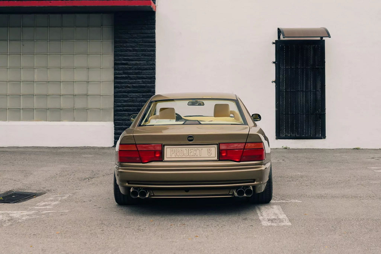 Hệ thống phanh gồm má phanh, đĩa phanh và heo trước lấy từ M5 E60 và đĩa phanh và kẹp phanh phía sau của M5 E39. Về nội thất cũng được nâng cấp với chất liệu bọc da, cần số kiểu ZHP, hệ thống điều hòa 2 vùng và trần bọc xe Alcantara. Một tấm biển 'Projekt 8' được đặt giữa hai ghế trước nhằm tăng tính độc đáo của xe.