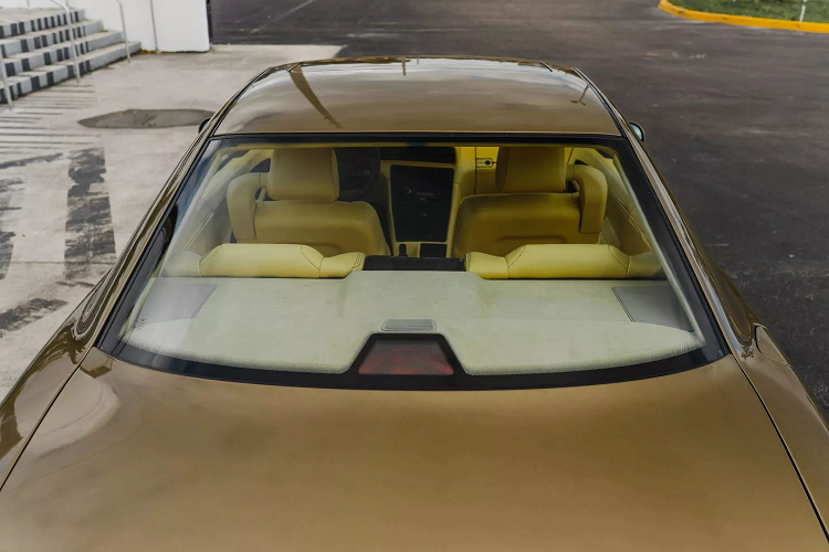 BMW 8-Series thế hệ E31 là mẫu grand touring coupé 2+2 được ra mắt tại triển lãm Frankfurt Motor Show 1989 ở Đức, nhằm thay thế BMW 6-Series thế hệ đầu tiên mã E24. 