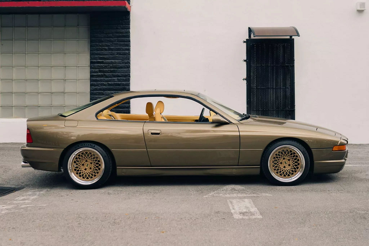 Để đạt được kết quả này, Renner đã chế tạo lại toàn bộ động cơ, đồng thời bổ sung các ổ trục thanh ARP, thay thế các bộ phận cũ và cải thiện luồng không khí ở phần đầu nạp và đầu xả xủa buồng nén. Kết hợp hộp số sàn 6 cấp và hệ dẫn động cầu sau.