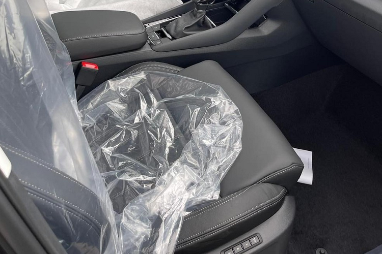 Tại Việt Nam, Skoda Karoq sẽ dùng động cơ xăng 4 xi-lanh, tăng áp, dung tích 1.4L, tạo ra công suất tối đa 148 mã lực và mô-men xoắn cực đại 250 Nm. Chưa rõ động cơ này đi kèm với loại hộp số nào.