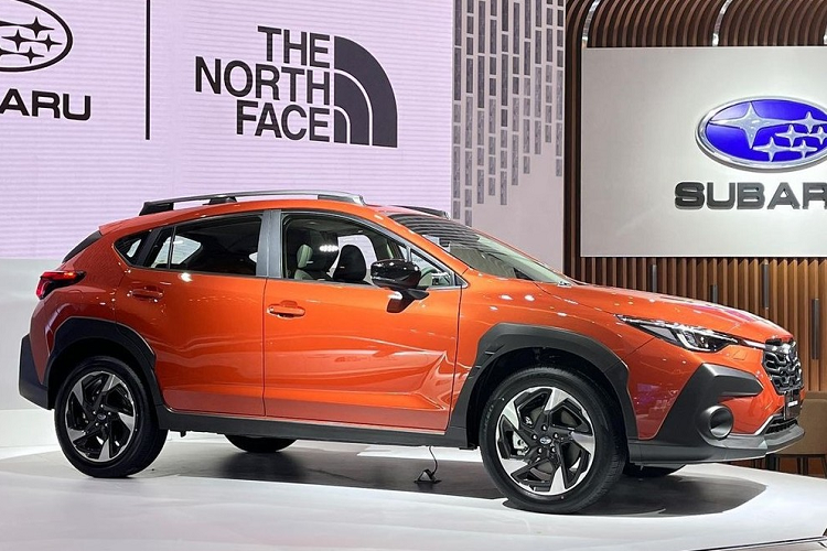 Đây là mẫu xe hiếm hoi trong phân khúc SUV cỡ B tại Indonesia được trang bị hệ dẫn động 4 bánh toàn thời gian AWD. Đó cũng là điểm nhấn khác biệt của mẫu xe SUV Subaru Crosstrek 2023. Ngoài ra, Crosstrek 2023 còn có kích thước khá lớn nếu so với những mẫu SUV cỡ B khác.