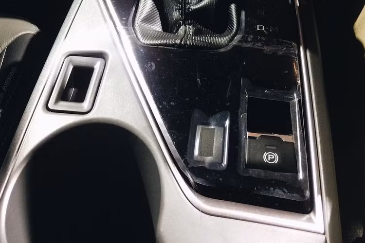 Nhờ đó, Subaru Crosstrek 2023 có những tính năng an toàn như phanh khẩn cấp tự động, đánh lái khẩn cấp, hỗ trợ giữ làn đường, ngăn lệch làn đường, hỗ trợ đưa xe vào giữa làn đường, hệ thống kiểm soát hành trình thích ứng, phát hiện điểm mù, hỗ trợ chuyển làn đường và cảnh báo phương tiện cắt ngang khi lùi.