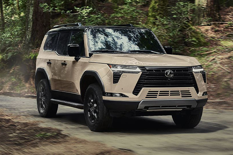  Lexus GX 2024 thế hệ thứ 3 hoàn toàn mới chính thức được tiết lộ thêm thông tin về giá bán tại thị trường Mỹ. GX 2024 cũng chính là mẫu xe đầu tiên triển khai dự án “Overtrail Project” của Lexus toàn cầu, khi được phát triển tối ưu cho khả năng chinh phục những cung đường off-road.
