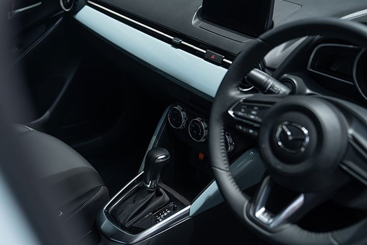 Mazda2 cũng được trang bị một danh sách dài các tính năng an toàn, bao gồm 2 túi khí trước, hệ thống kiểm soát hành trình thích ứng bằng radar, kiểm soát tốc độ tự động, phanh khẩn cấp tự động SCBS, điều hướng mô-men xoắn khi ôm cua G-Vectoring Plus, cảnh báo điểm mù, cảnh báo phương tiện cắt ngang khi lùi, cảnh báo lệch làn đường, camera 360 độ.