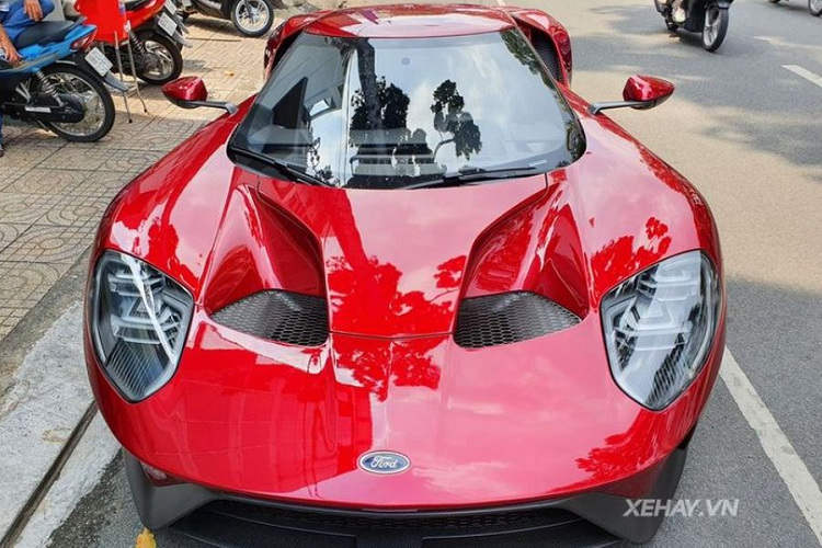 Đây là mẫu xe hiếm có khó tìm do được sản xuất với số lượng giới hạn chỉ 250 chiếc mỗi năm. Kể từ sau khi về tay ông Đặng Lê Nguyên Vũ hồi tháng 5/2022, chiếc siêu xe Ford GT thường nằm trong garage và chỉ xuất hiện vài lần trong các sự kiện do Trung Nguyên tổ chức.