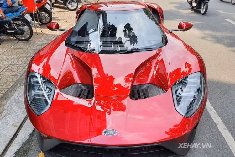 Đây là mẫu xe hiếm có khó tìm do được sản xuất với số lượng giới hạn chỉ 250 chiếc mỗi năm. Kể từ sau khi về tay ông Đặng Lê Nguyên Vũ hồi tháng 5/2022, chiếc siêu xe Ford GT thường nằm trong garage và chỉ xuất hiện vài lần trong các sự kiện do Trung Nguyên tổ chức.