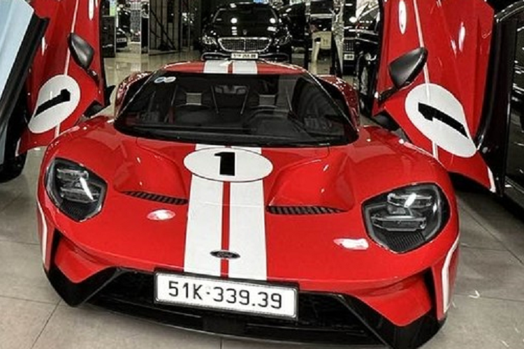 Giá xe Ford GT có mức niêm yết quy đổi khoảng 9,2 tỷ đồng. Tuy nhiên, do nguồn cung bị giới hạn nên giá thực tế trên thị trường thường bị nâng nên gấp 2, gấp 3 lần con số trên. Theo một số nguồn tin, để sở hữu chiếc xe thể thao này, ông Vũ đã chi ra số tiền lên tới 60 tỷ đồng.