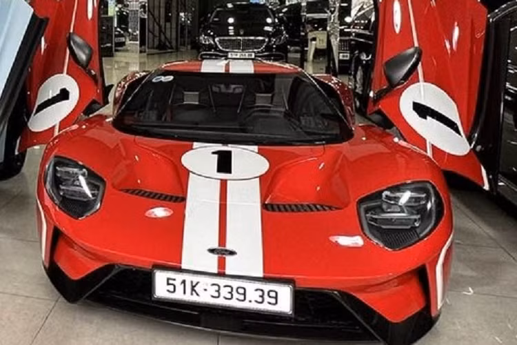 Giá xe Ford GT có mức niêm yết quy đổi khoảng 9,2 tỷ đồng. Tuy nhiên, do nguồn cung bị giới hạn nên giá thực tế trên thị trường thường bị nâng nên gấp 2, gấp 3 lần con số trên. Theo một số nguồn tin, để sở hữu chiếc xe thể thao này, ông Vũ đã chi ra số tiền lên tới 60 tỷ đồng.