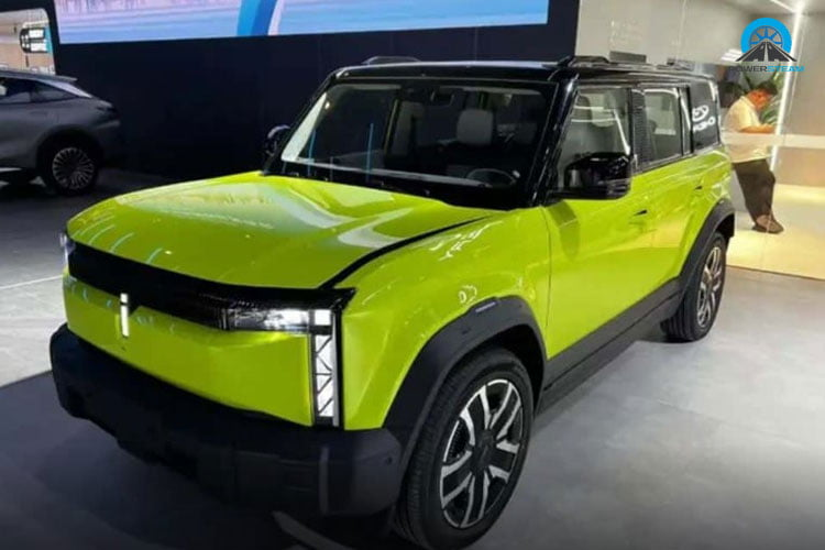 iCAR 03 sử dụng vô lăng ba chấu, giúp đơn giản hóa việc thiết kế các nút bấm và phối hợp với bánh xe cuộn để thực hiện các thao tác chức năng.