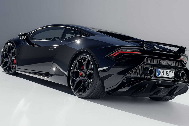 Novitec cung cấp hệ thống ống xả hiệu suất cao bằng thép không gỉ hoặc Inconel, với Inconel cũng có sẵn với lớp mạ vàng 999 để tăng thêm khả năng cách nhiệt. Hệ thống ống xả tích hợp ống xả lục giác Tecnica của Lamborghini. Mẫu xe được trang bị mâm độ có kích thước 21 inch ở bánh sau và 20 inch ở bánh trước.